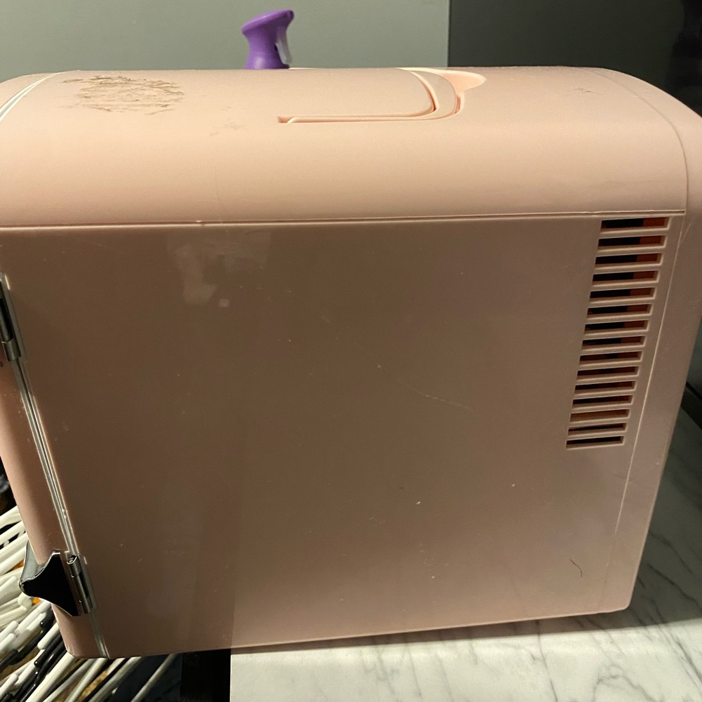 Pink Retro Mini Fridge - Picture 7 of 8